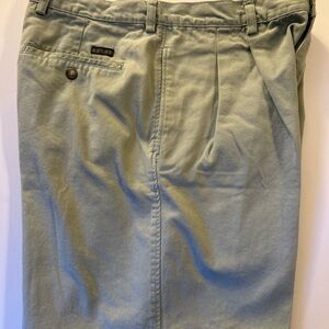 Geoffrey Beene Chino Shorts
Mens 33/34 Light Green
Cotton Pleat Front High Rise